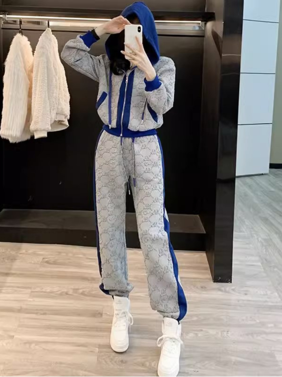 Damski zestaw sportowy na co d – Street Fashion Hoodie recenzja i cena